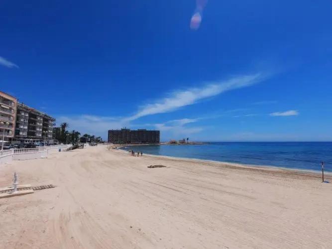 Amazing Penthouse On The Beach, Sea Views, Wifi, Airconditioning And Parking Torrevieja Kültér fotó