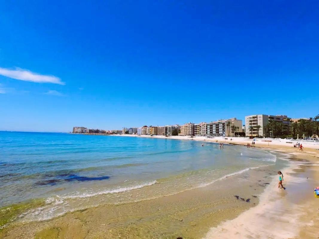 Amazing Penthouse On The Beach, Sea Views, Wifi, Airconditioning And Parking Torrevieja Kültér fotó